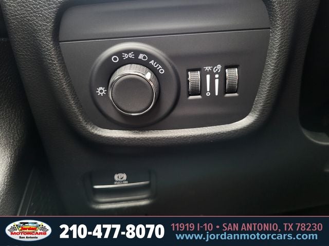 2025 Jeep Grand Cherokee Laredo X 4x2