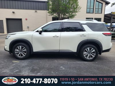 2023 Nissan Pathfinder SL
