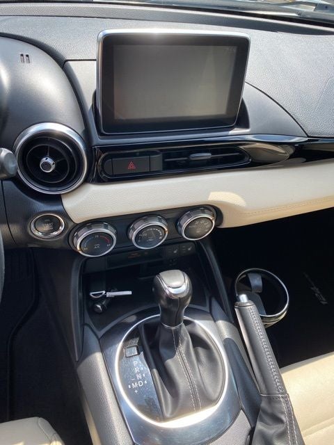 2018 FIAT 124 Spider Lusso Red Top Edition